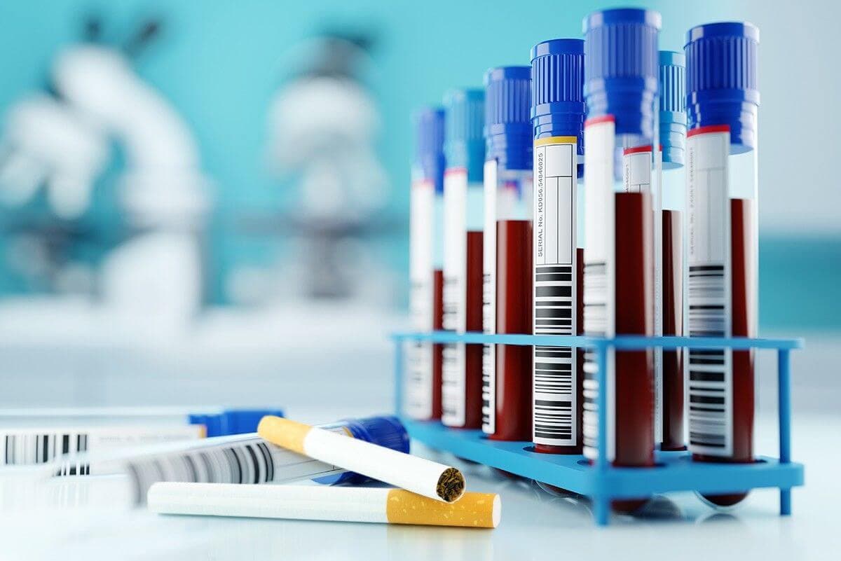 Grafika wyróżniająca artykułu: Palenie papierosów a badanie krwi, wpływ na wyniki