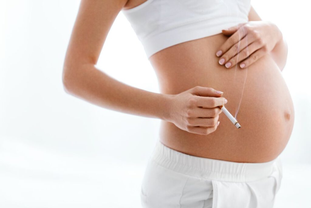 Ciąża, połóg i okres karmienia piersią – dlaczego nie powinnaś palić?